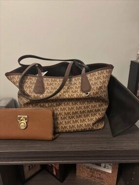 Michael Kors Purse & Wallet